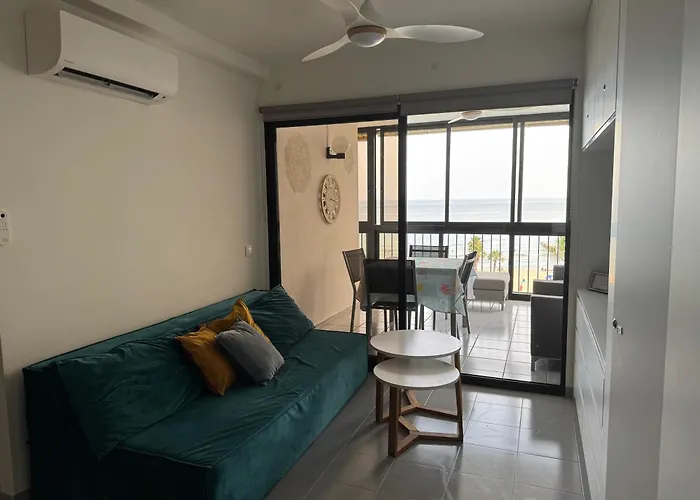 Moderno Colon Con Vistas Al Mar * 卡尔佩